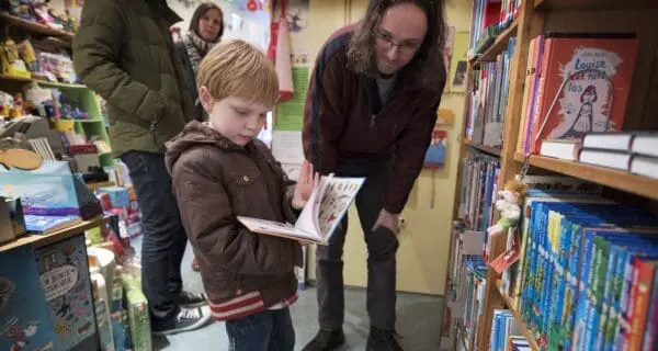 Waarom plezier in lezen zo belangrijk is en de bibliotheek open moet blijven