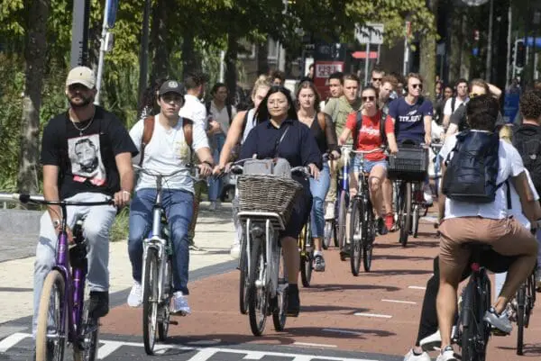 Fatbikes, e-bikes, racefietsen: het wordt steeds drukker, maar het fietspad is nog steeds even smal